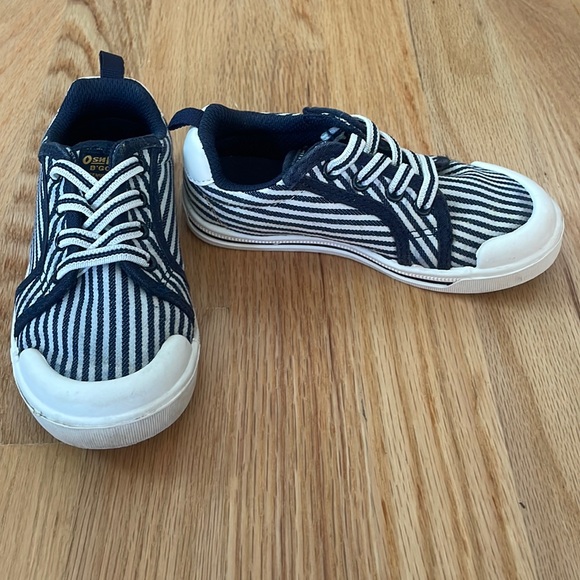 Toddler Boys Nautical Stripe Slip on Canvas Sneakers, Oshkosh, size 10 - Picture 5 of 7